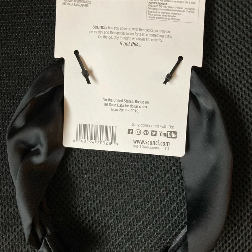 NWT ❤️🔥 Scunci - Black Satin Top Knot Headband - OS